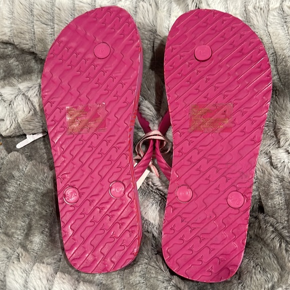 Vineyard Vines Flip Flops NWT painted palm raspberry rose size 5 - Picture 5 of 8